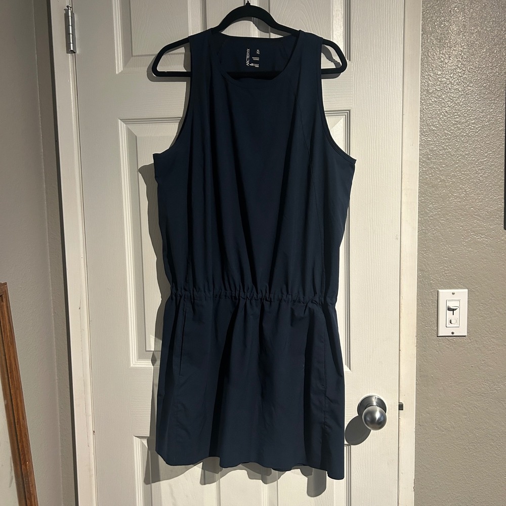 Arcteryx Contenta Dress Womens XL Navy Blue Sleeveless Hiking Travel Athleisure